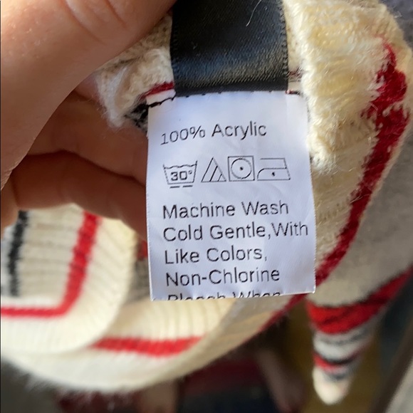 Comfy Patterned Sweater - Picture 5 of 5